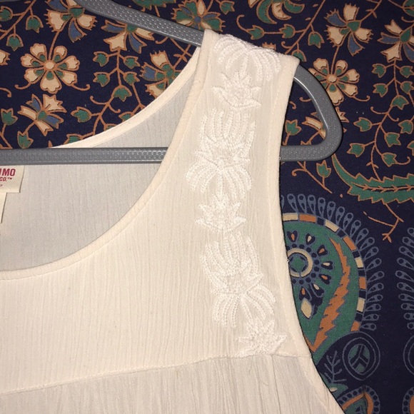 BEAUTIFUL WHITE TANK TOP - Picture 2 of 4